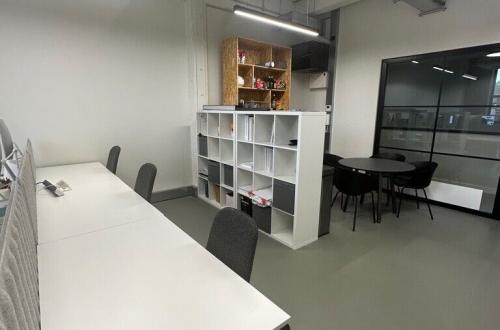 3 x Desks available in vibrant office space in London Fields